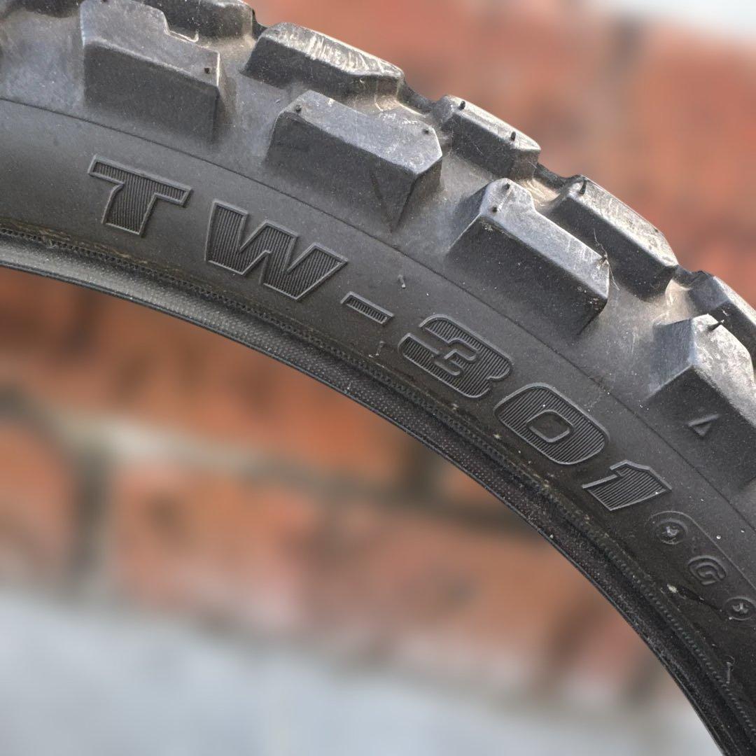 ブリジストン　TW-３０１　TW-３０２　セロー２５０　セロー２２５　前後セット