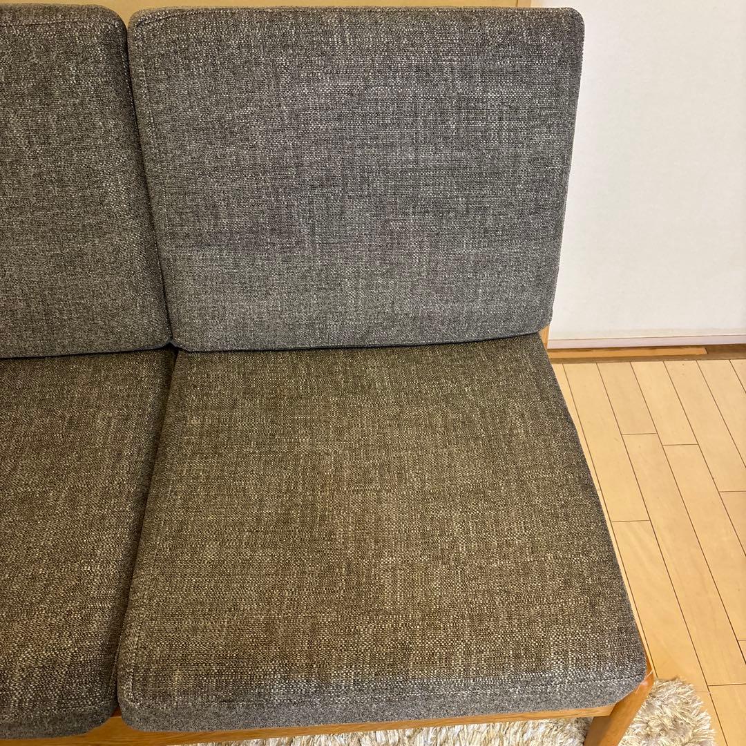 大塚家具　二人掛け木製フレームソファ　布地クッション