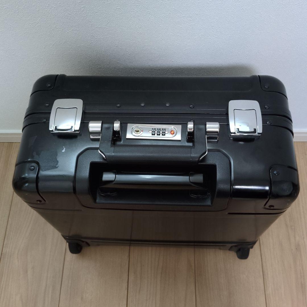 ゼロハリバートン キャリーケース 鍵なし