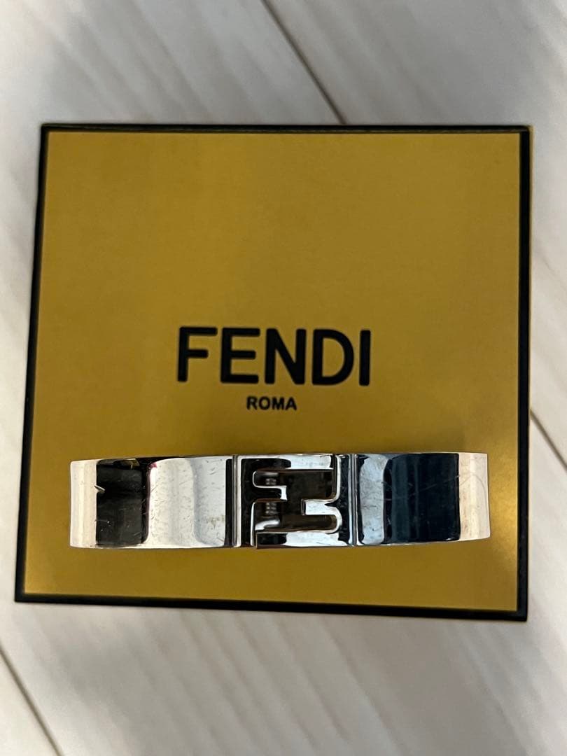 FENDI バングル