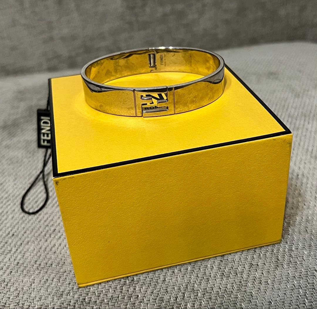 FENDI バングル