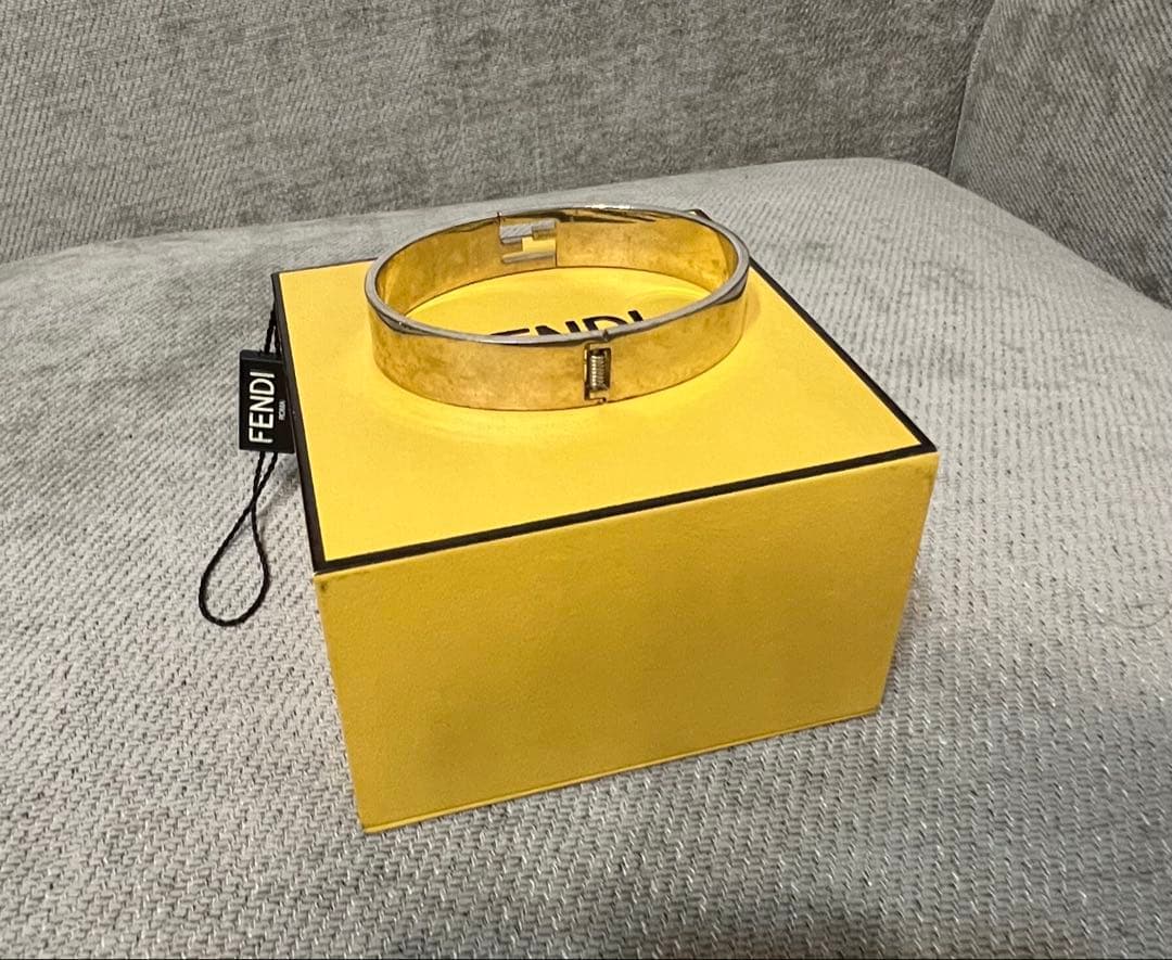 FENDI バングル