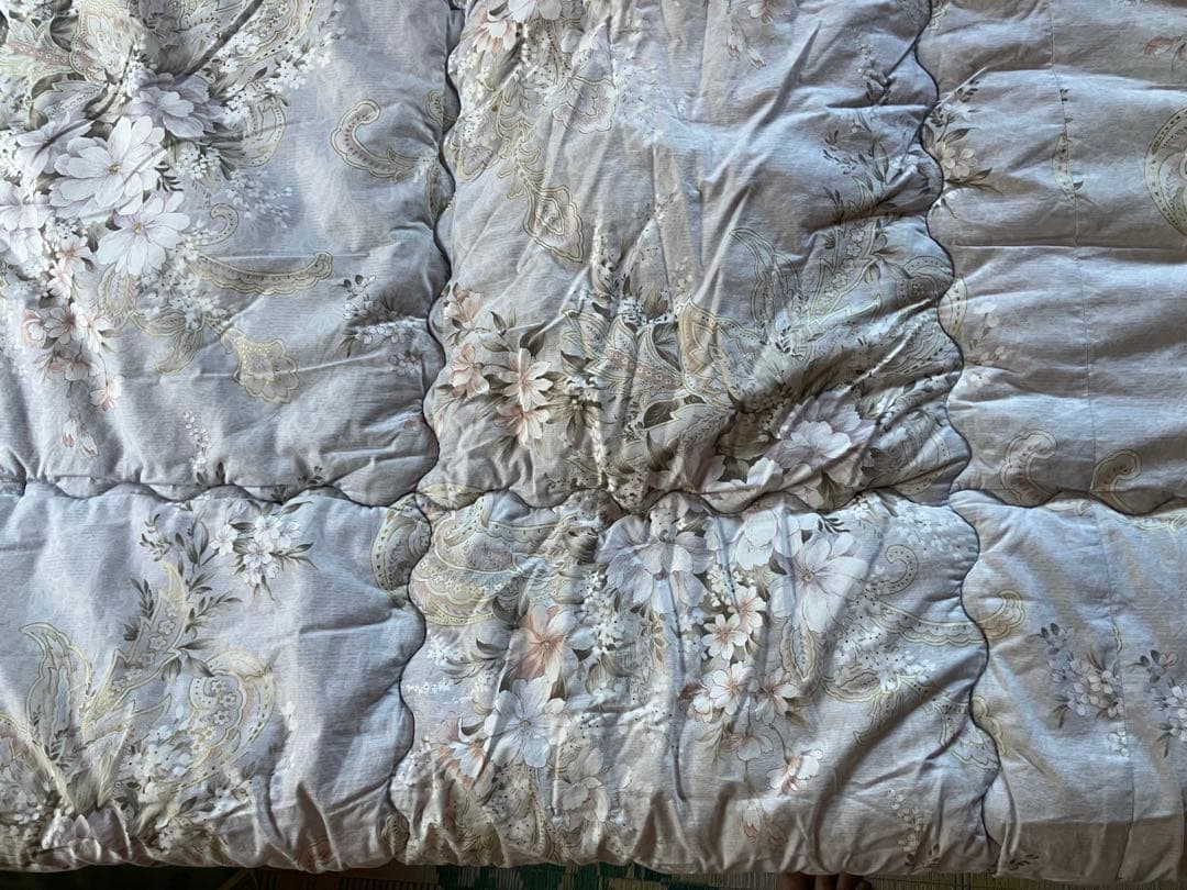 ウール100% 花柄掛け布団　　値下げしました！