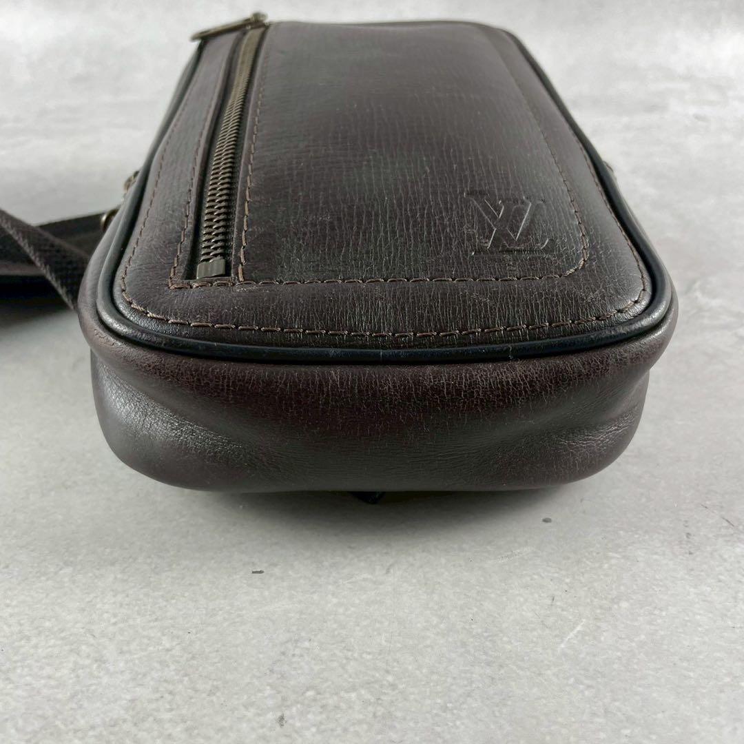 ✨美品✨ルイヴィトン ボディバッグ ユタ スィウ LVロゴ レザー ブラウン