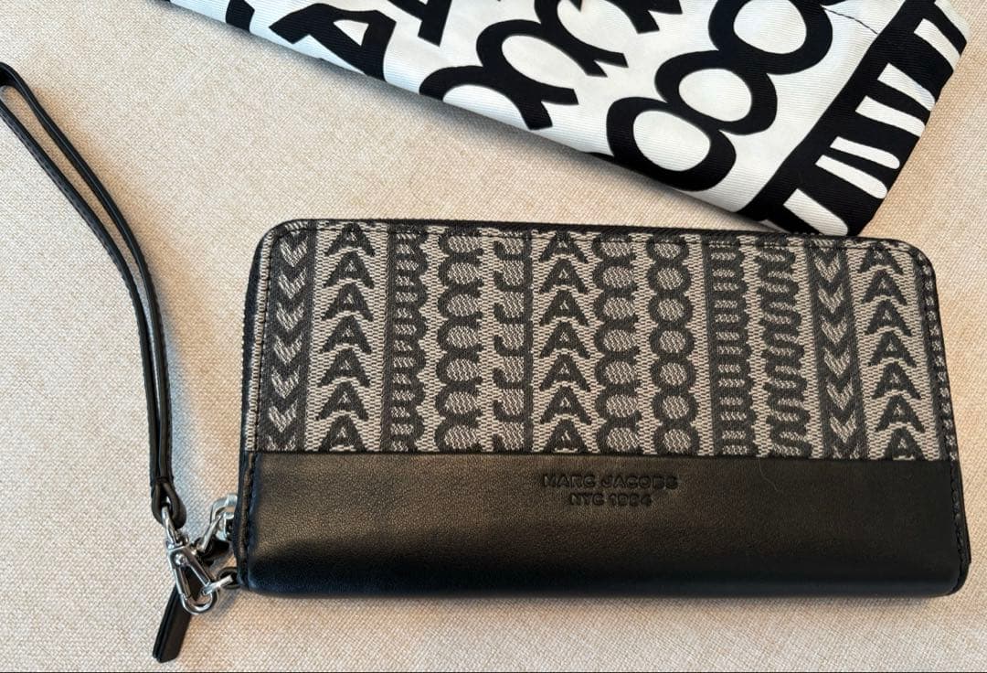 マーク・ジェイコブス　定価30400円