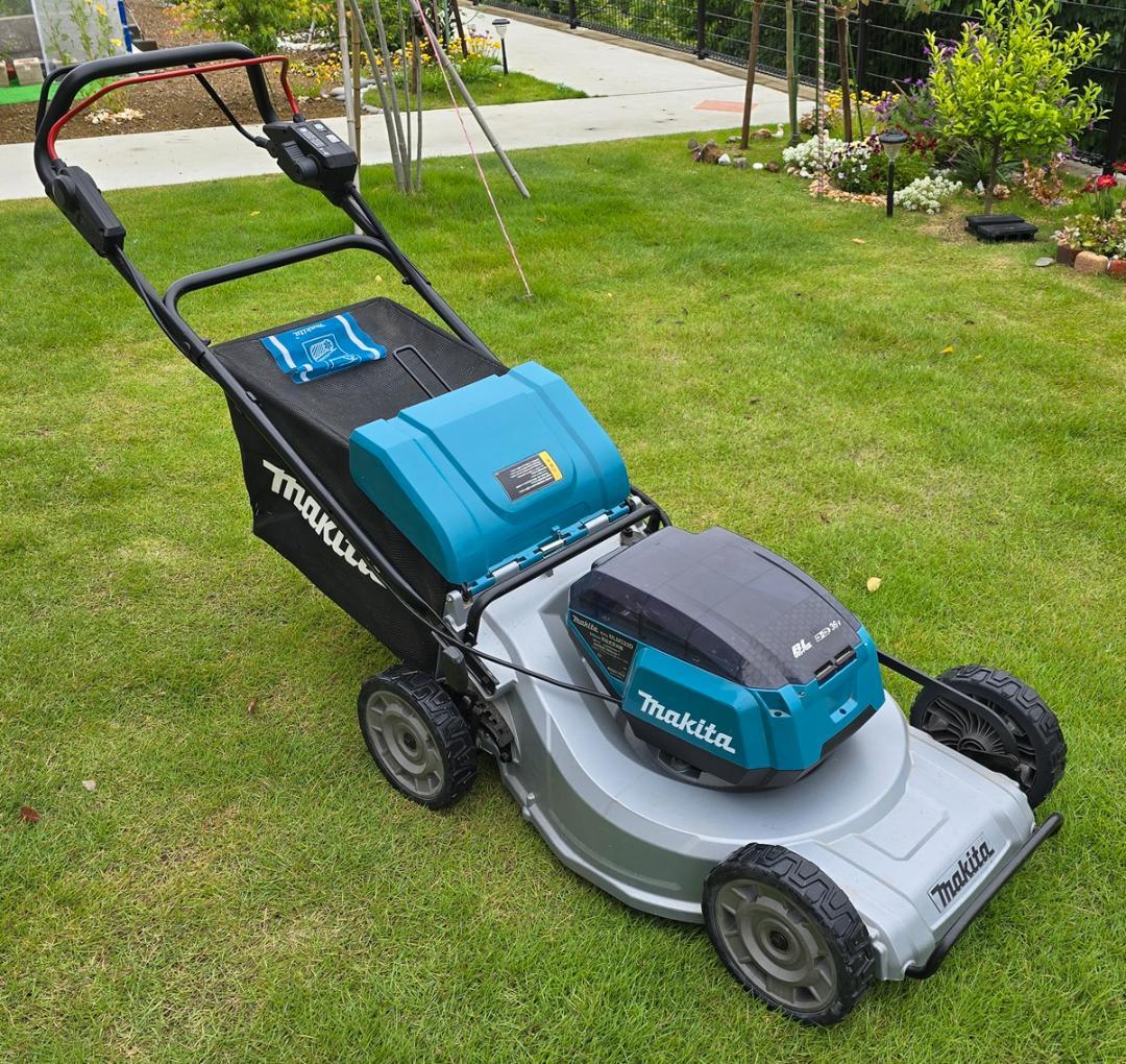 きっずはうす マキタ 充電式芝刈機 MLM533DZ