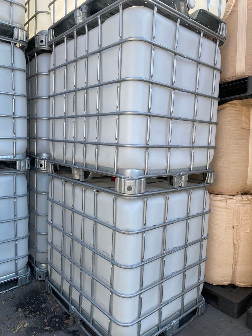 中古貯水タンク 約1000リットル 透明 プラスチック製 IBCコンテナ