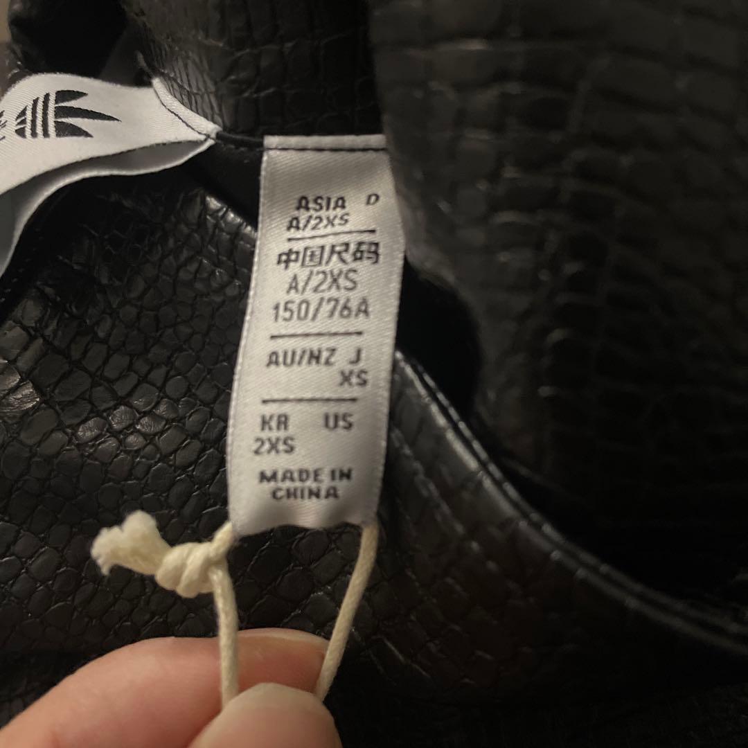 xsブラック新品adidasパイソン柄プレミアムフェイクレザートラックトップ黒