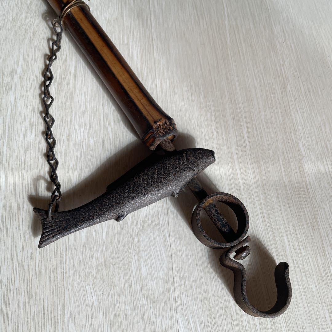自在鉤 アンティーク 古民具 囲炉裏 魚モチーフ 金属×竹×木 和レトロ 古道具