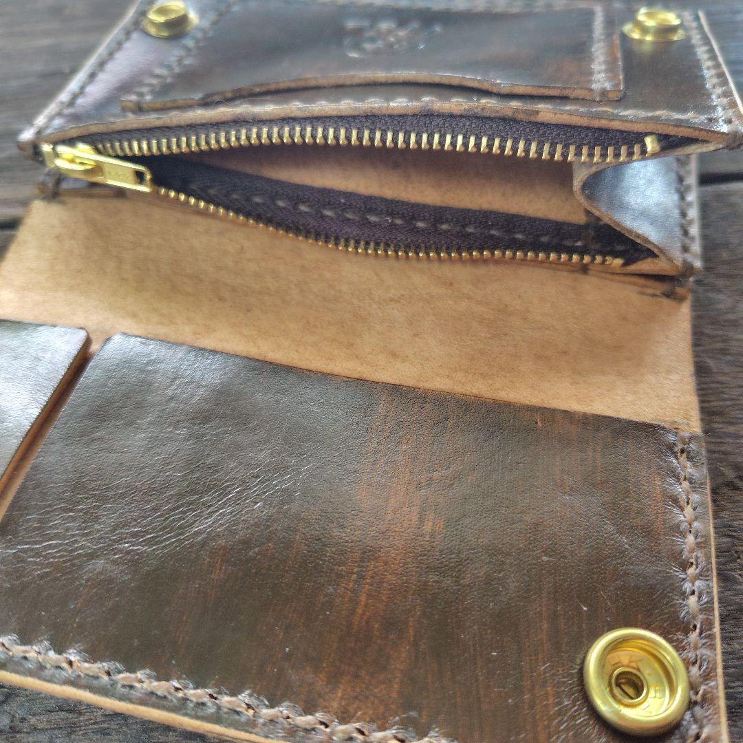 ミドルサイズ トラッカーウォレット 茶色 バラのカービング