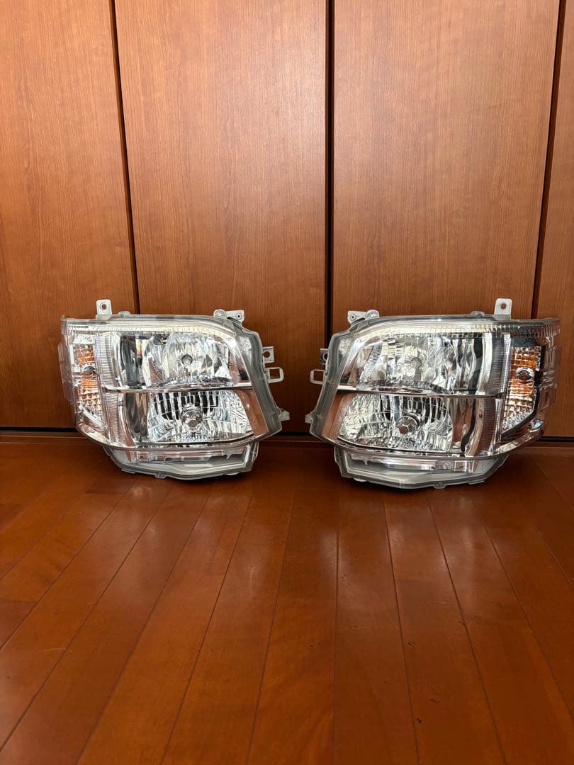 ハイエース　純正　HID ヘッドライト　3型