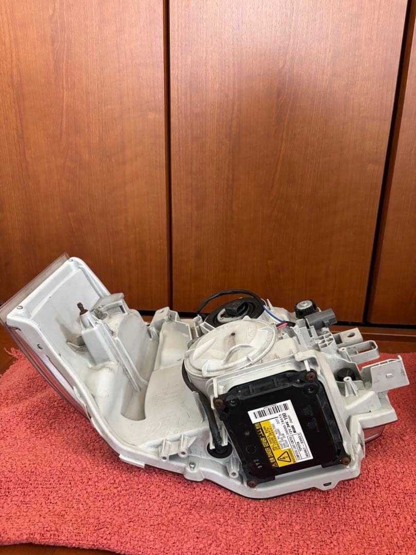 ハイエース　純正　HID ヘッドライト　3型