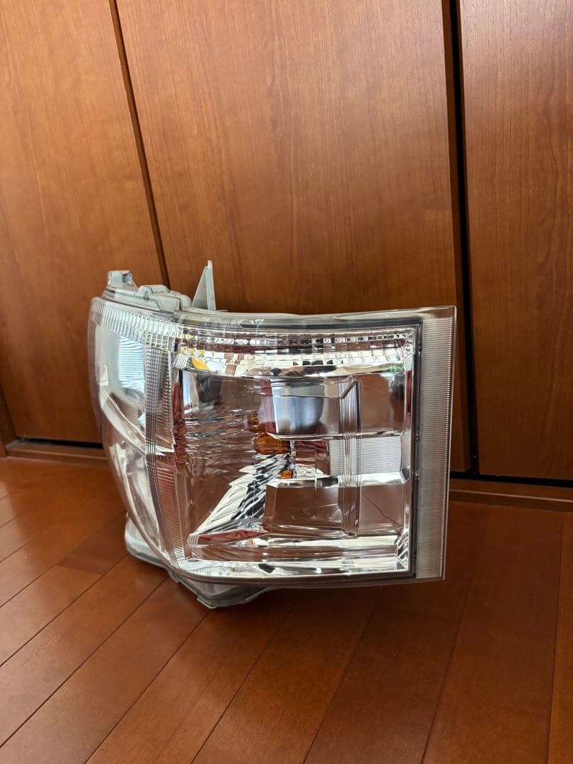 ハイエース　純正　HID ヘッドライト　3型