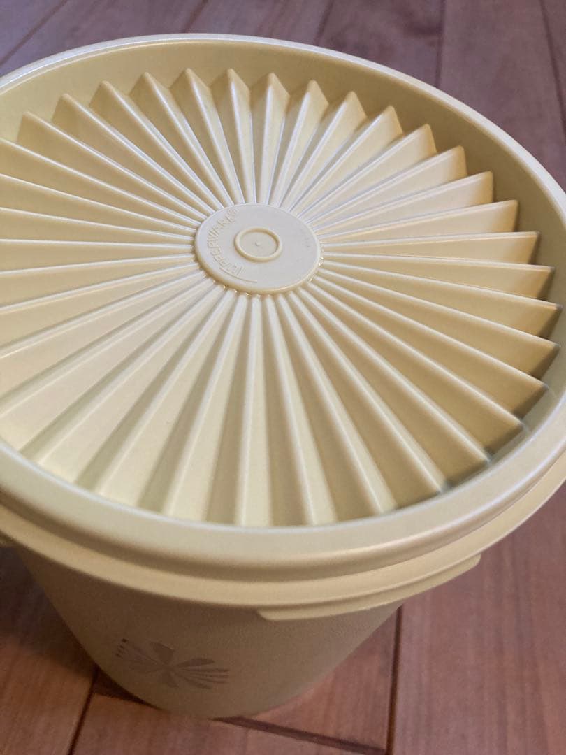 激レア　正規品タッパーウエア　新古品　保存容器セット 3個