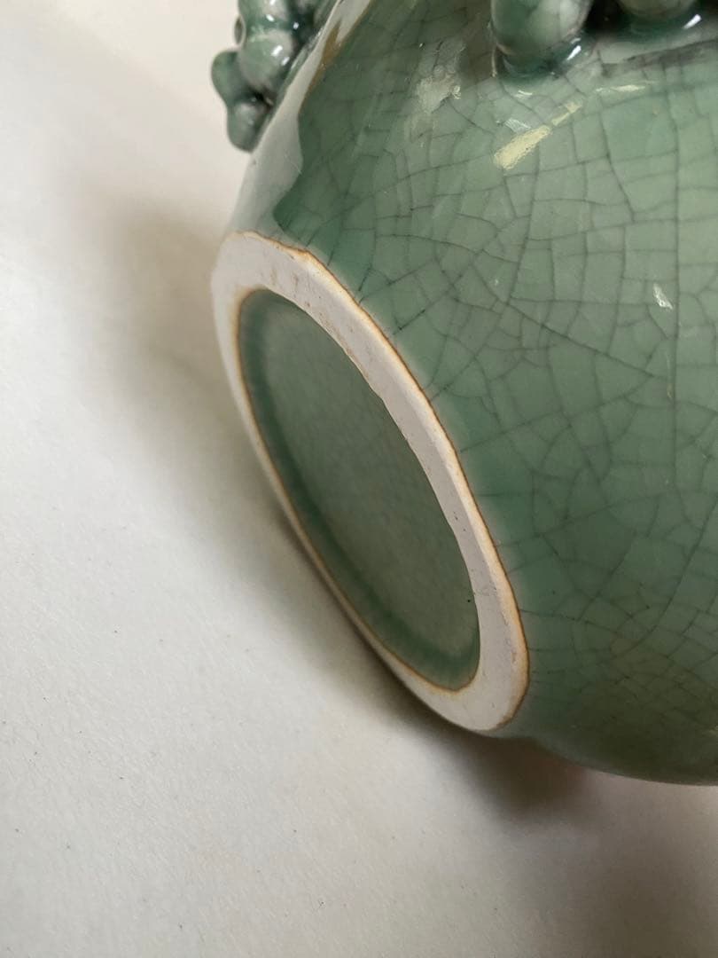 壺　緑色　陶磁器　葡萄　青磁　景徳鎮　貫入　花瓶　骨董　アンティーク