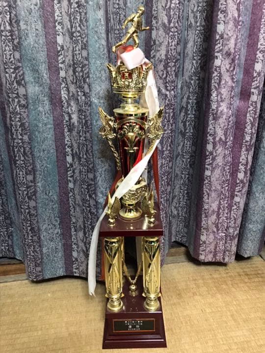 小菅杯少年サッカー大会優勝トロフィー