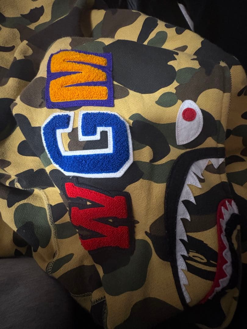 A BATHING APE シャークパーカー