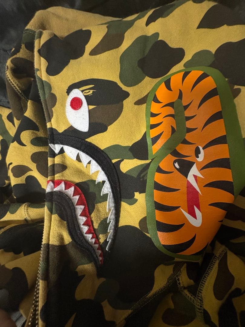 A BATHING APE シャークパーカー