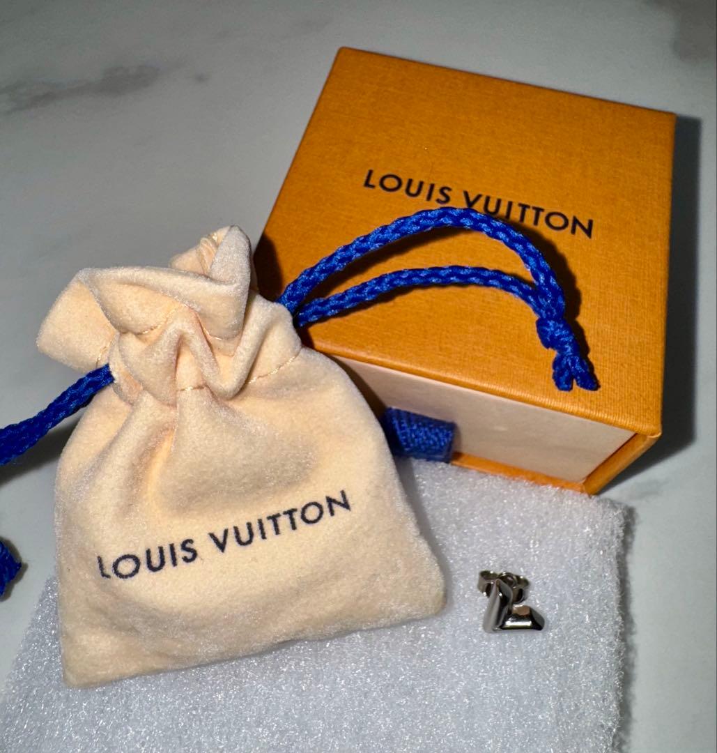 【LOUIS VUITTON】エセンシャルV（片耳）シルバー 箱&巾着付き