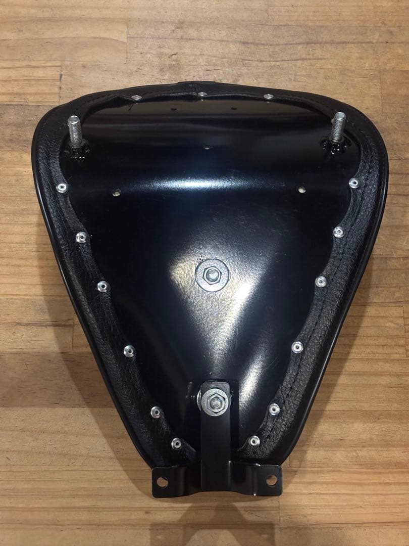 ガレージT&F製 250TR用 ソロシート（ダイヤ）