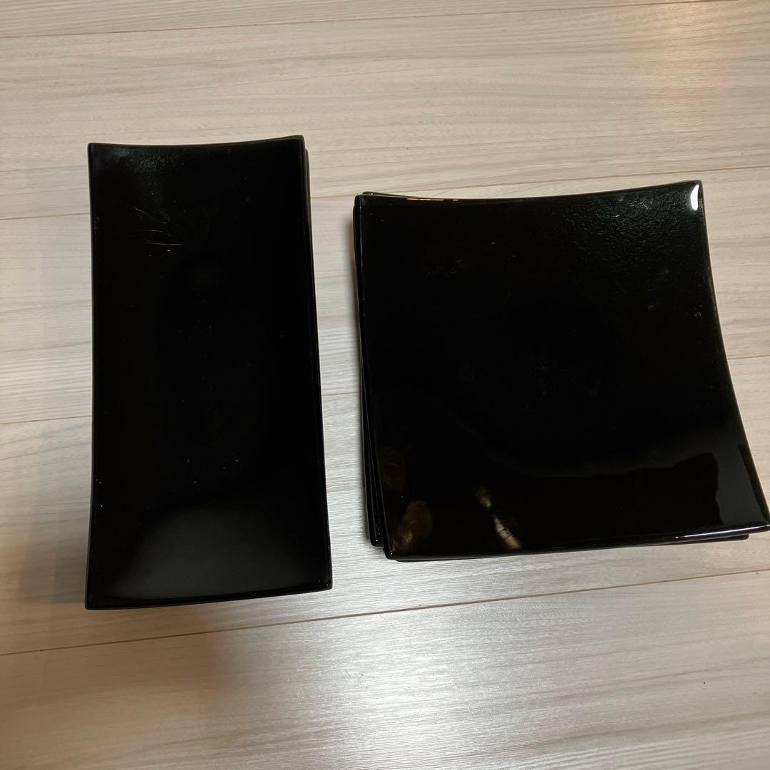 黒い四角形の皿 4枚、黒長方形の皿4枚、計8枚セット　ガラス　上品　黒器まとめ