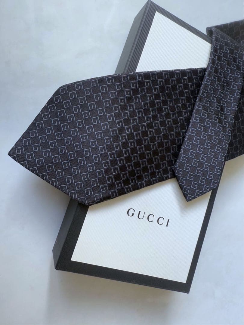 極美品　GUCCI ネクタイ　総柄　ブラック