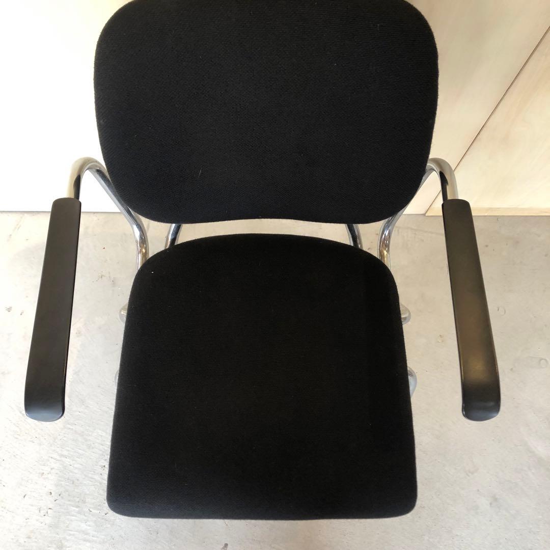 ベルギーのヴィンテージアームチェア