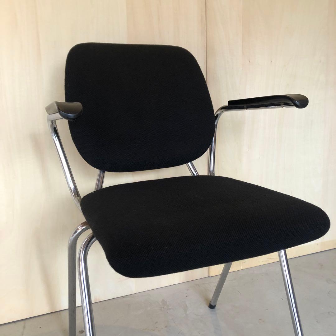 ベルギーのヴィンテージアームチェア