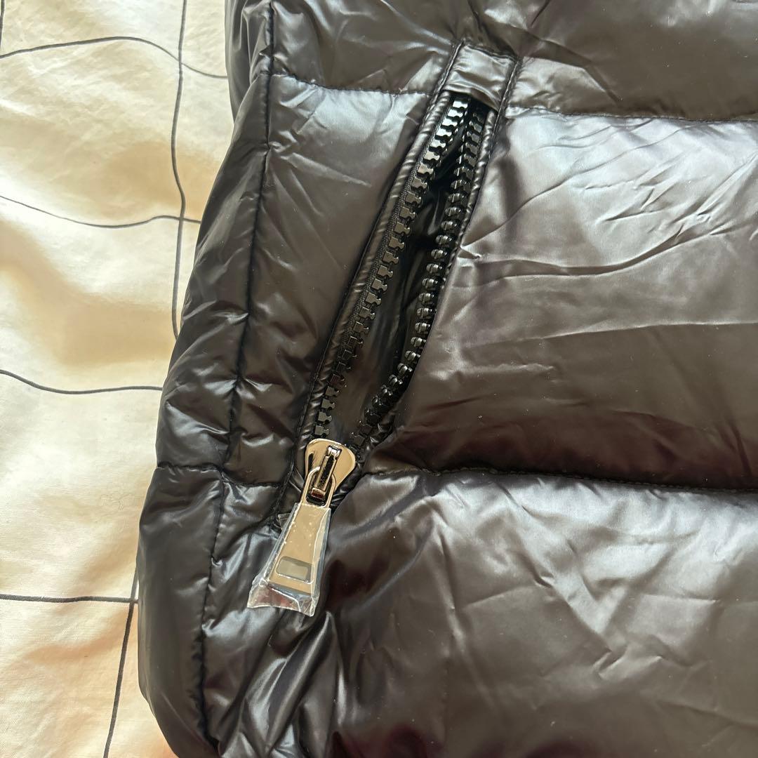 【美品】値下げ中！MONCLER ブラック ダウンベスト フード付き