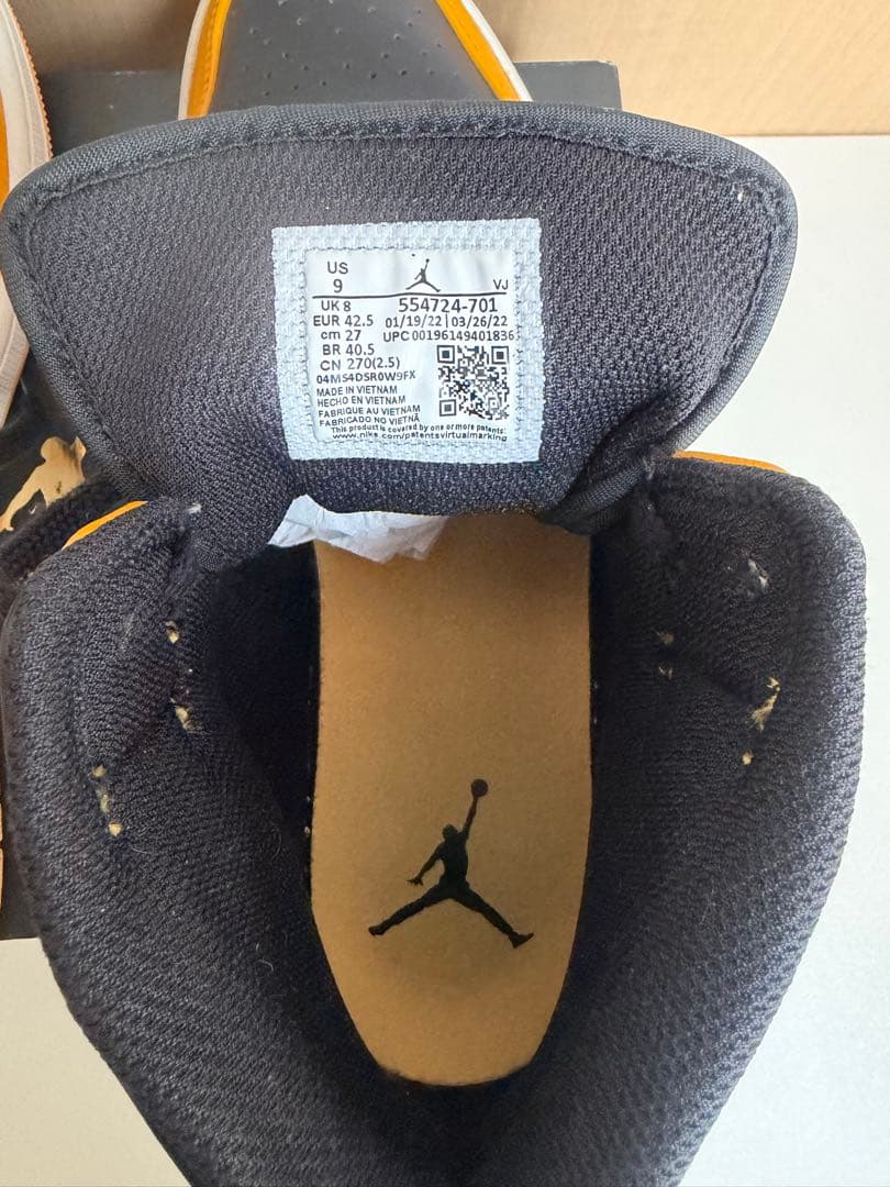 ナイキ エアジョーダン1ミッド タクシー/ブラックホワイト 554724-701