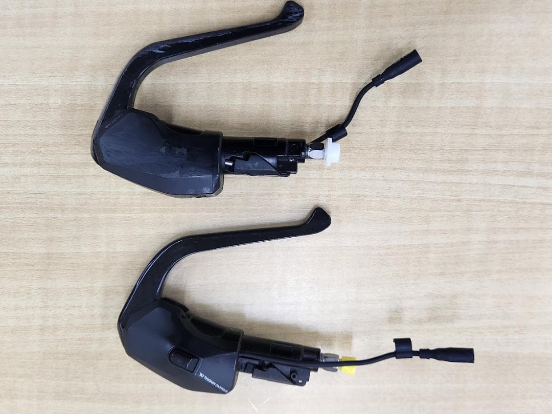 中古　シフター・ブレーキレバー 左右セット ブラック　ST-R9180