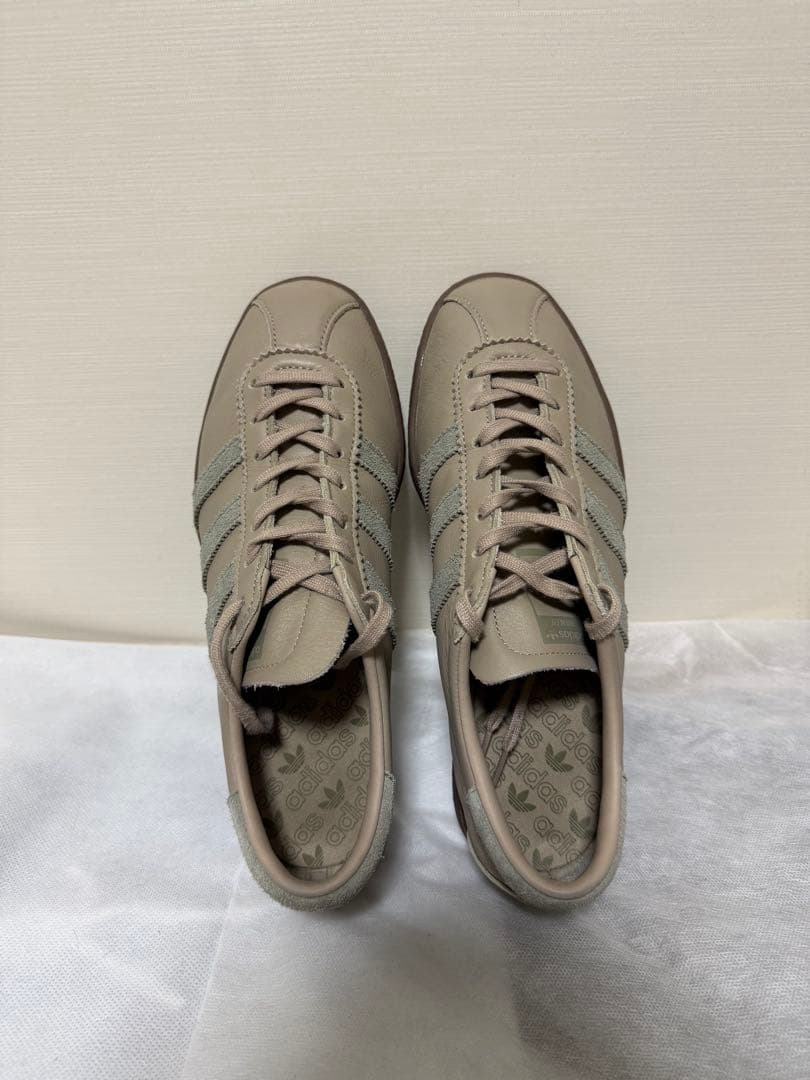 adidas tobacco ベージュカーフレザースニーカー