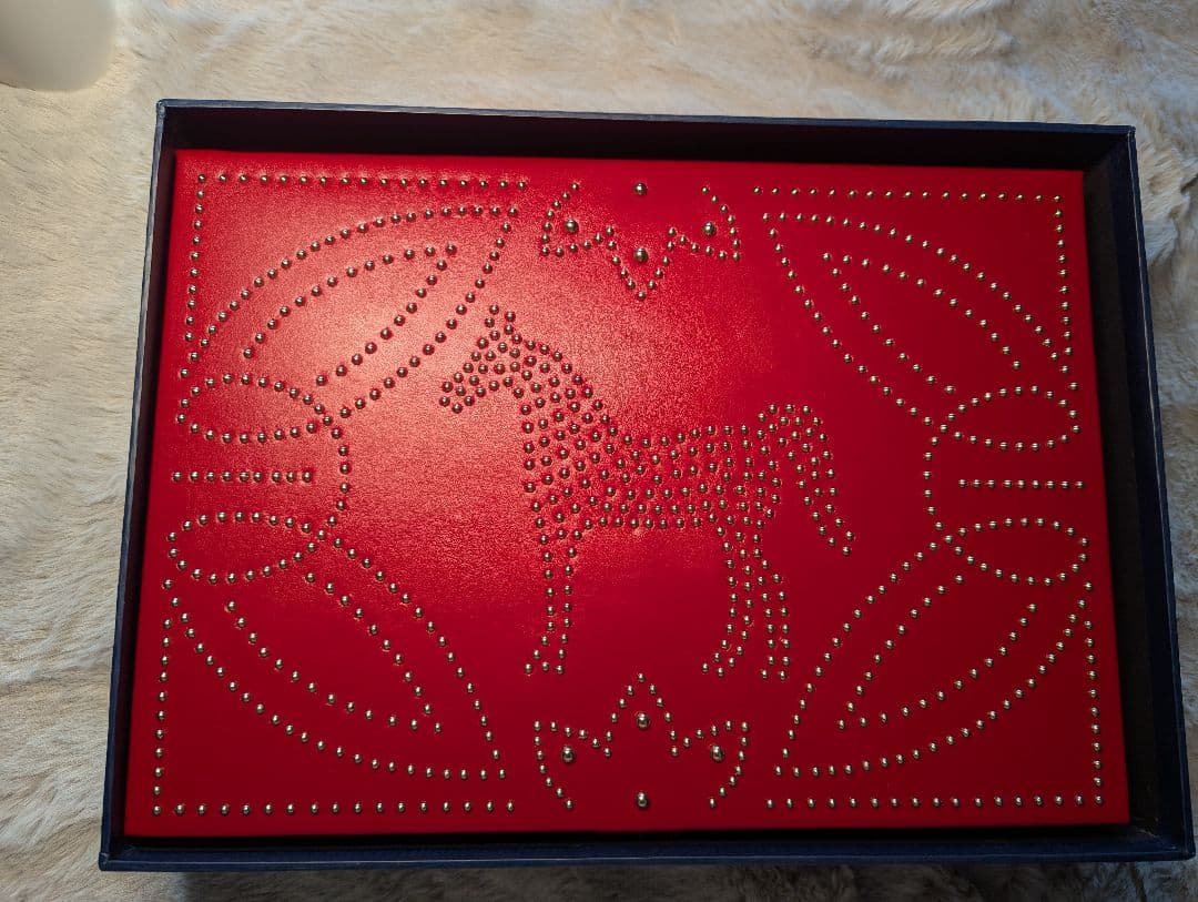 馬モチーフのレッドアクセサリーケース