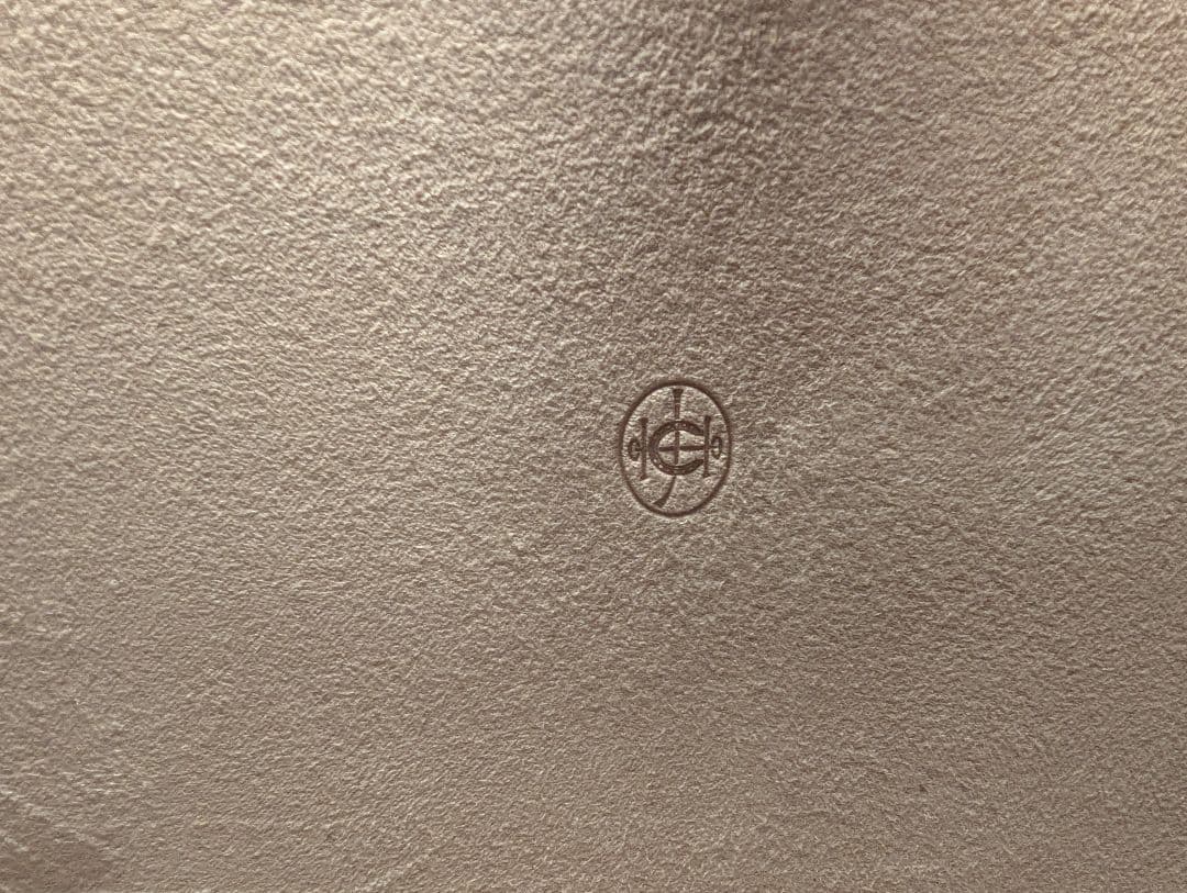 馬モチーフのレッドアクセサリーケース