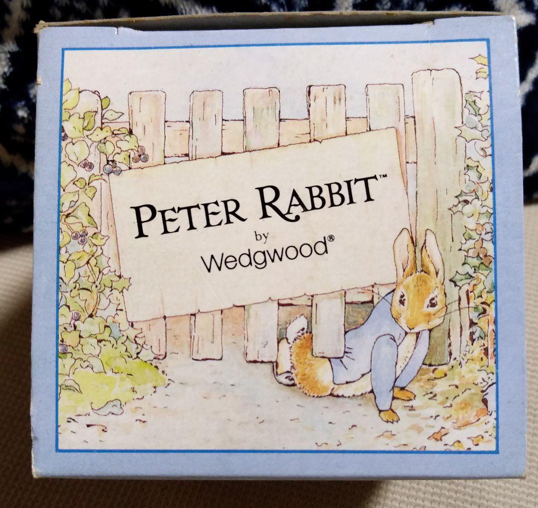 美品　ピーターラビットの貯金箱と大皿　箱付