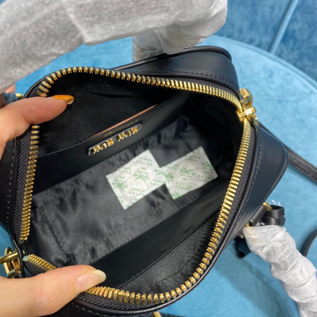 MIU MIU ハンドバッグ　ブラック
