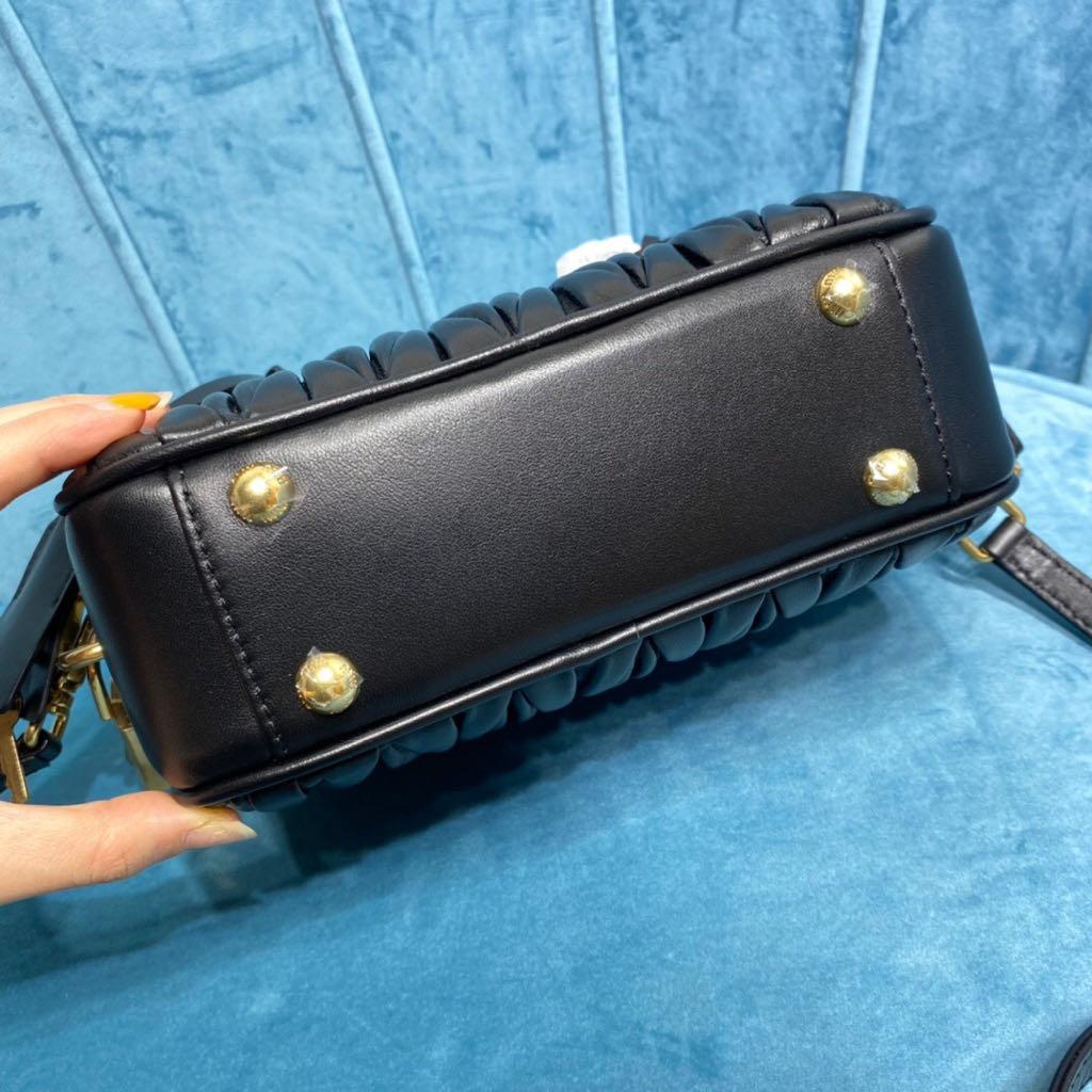 MIU MIU ハンドバッグ　ブラック