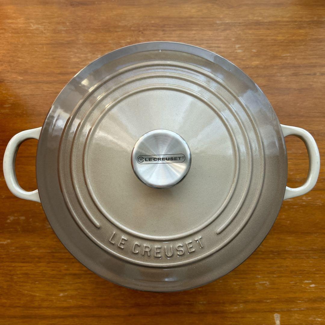 美品　ルクルーゼ LE CREUSET ココットロンド　リネン　22cm