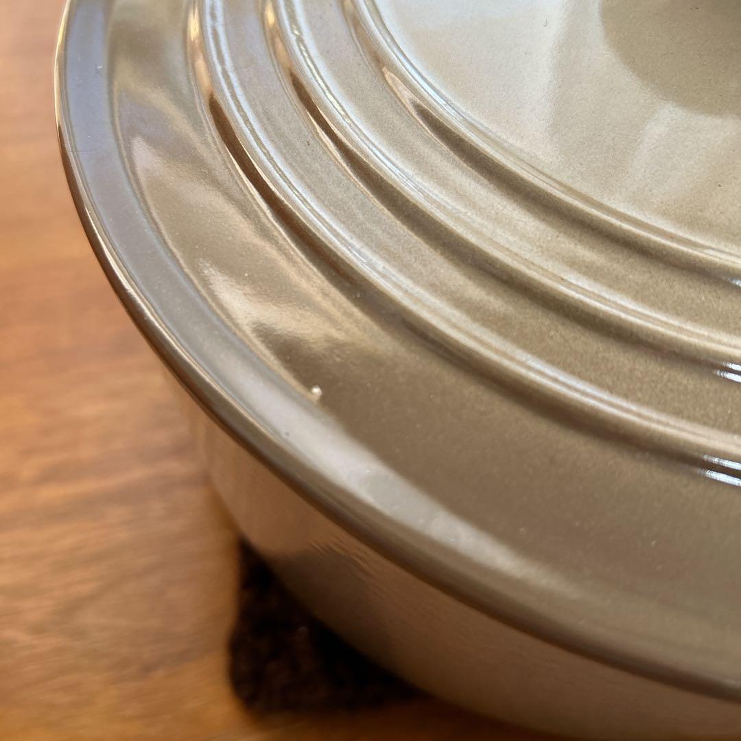 美品　ルクルーゼ LE CREUSET ココットロンド　リネン　22cm