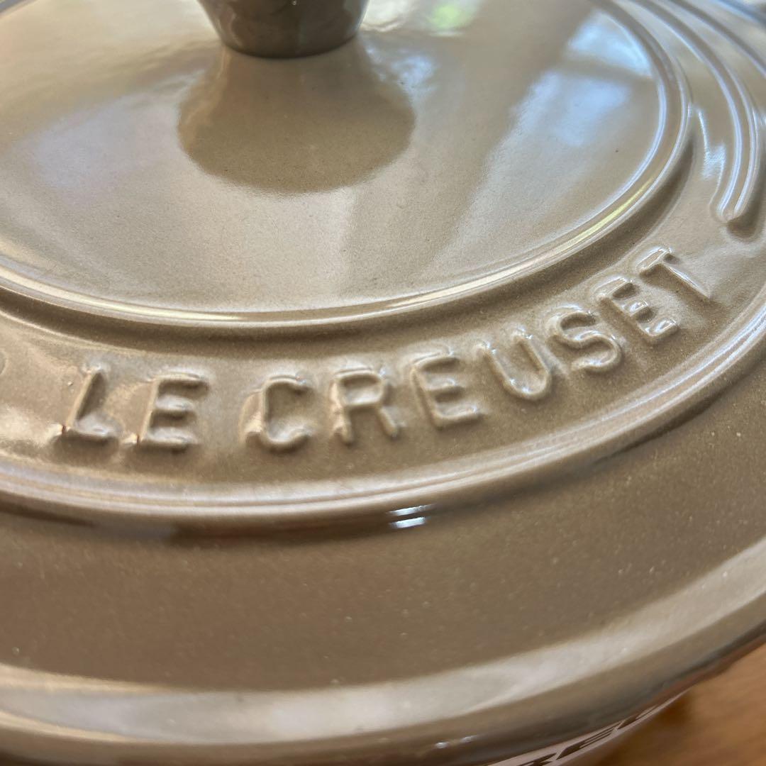 美品　ルクルーゼ LE CREUSET ココットロンド　リネン　22cm