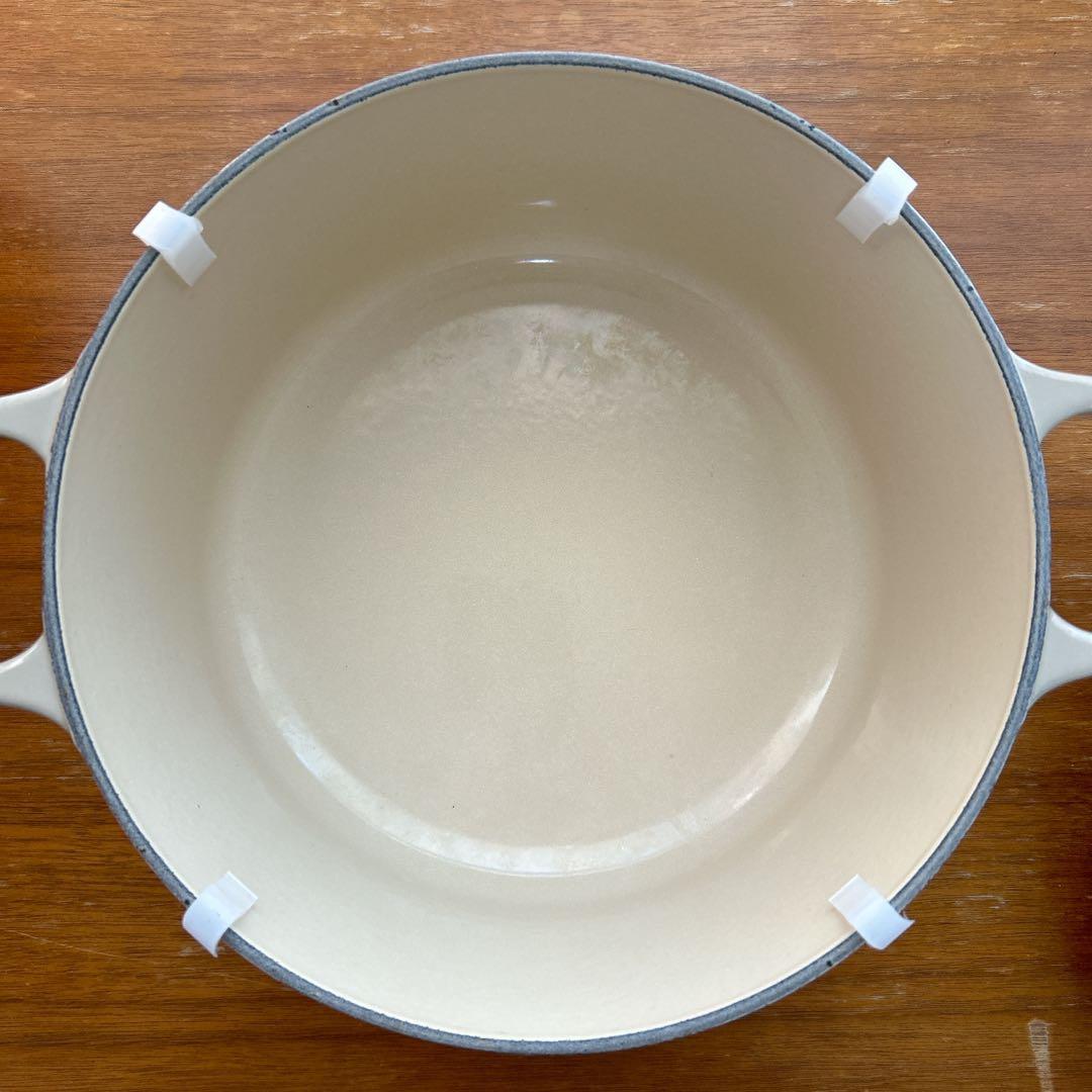 美品　ルクルーゼ LE CREUSET ココットロンド　リネン　22cm