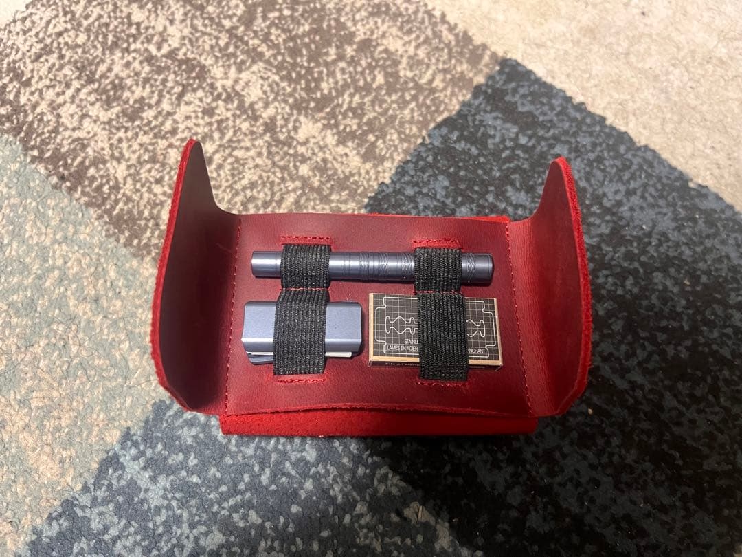 ヘンソンシェービング　アグレッシブ　皮ケース付き　Henson 替え刃60枚