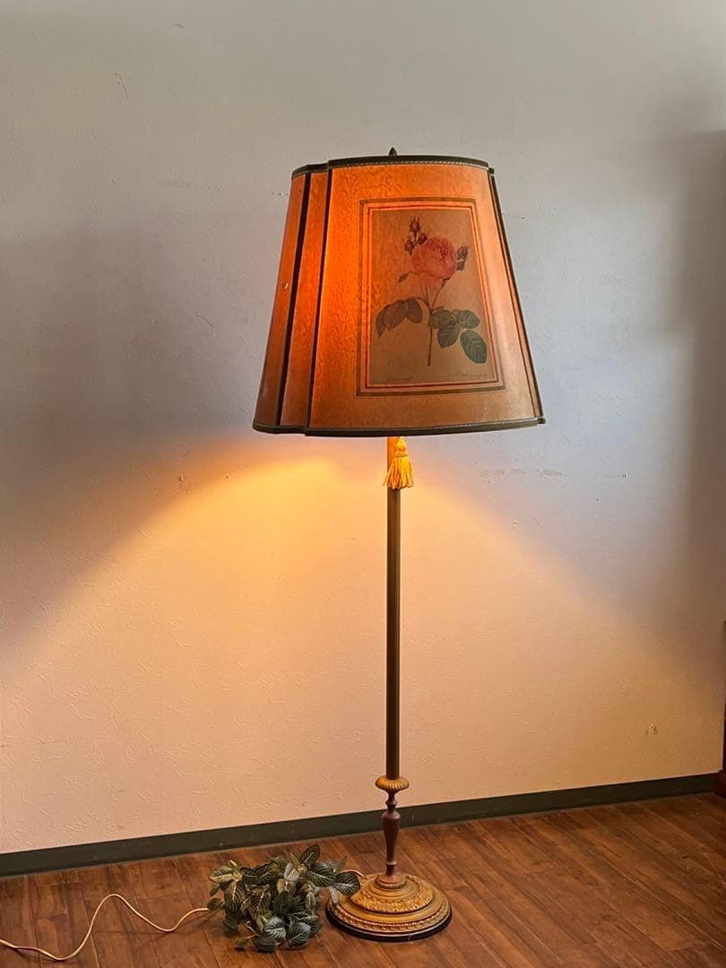 k112r111 フロアランプ ルドゥーテローズ 大きなシェードが特徴的な逸品