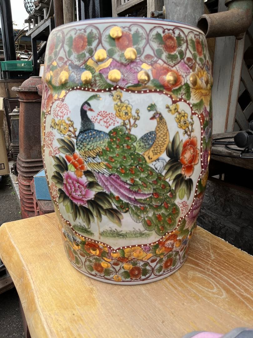 shotaです 九谷焼椅子、九谷博物館行き椅子、陶器椅子