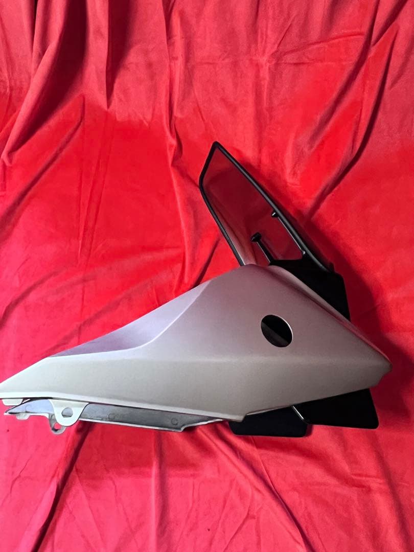 値下げ　GSX400S カタナ 純正　アッパーカウル SUZUKI