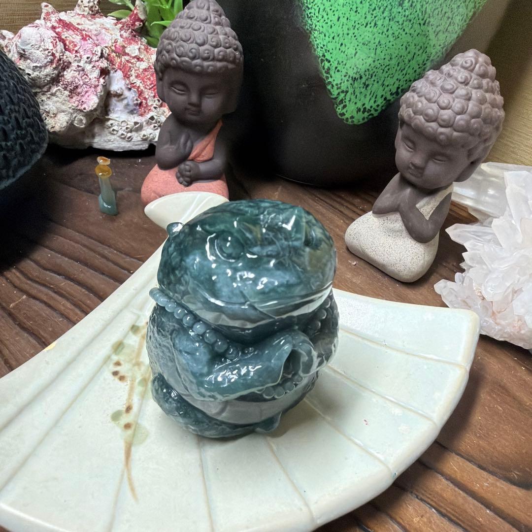 本翡翠、氷藍水開運、金運、福祈り、御守り銭蛙、金蟾