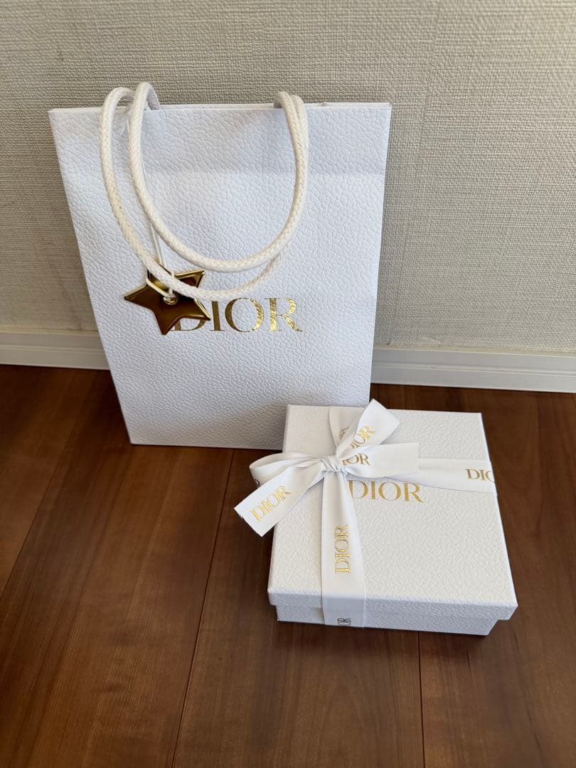 ディオール新作ミニウォレット完売品