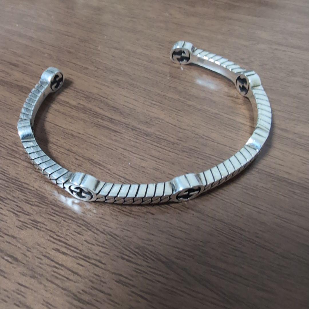 GUCCI シルバーバングル インターロッキングG