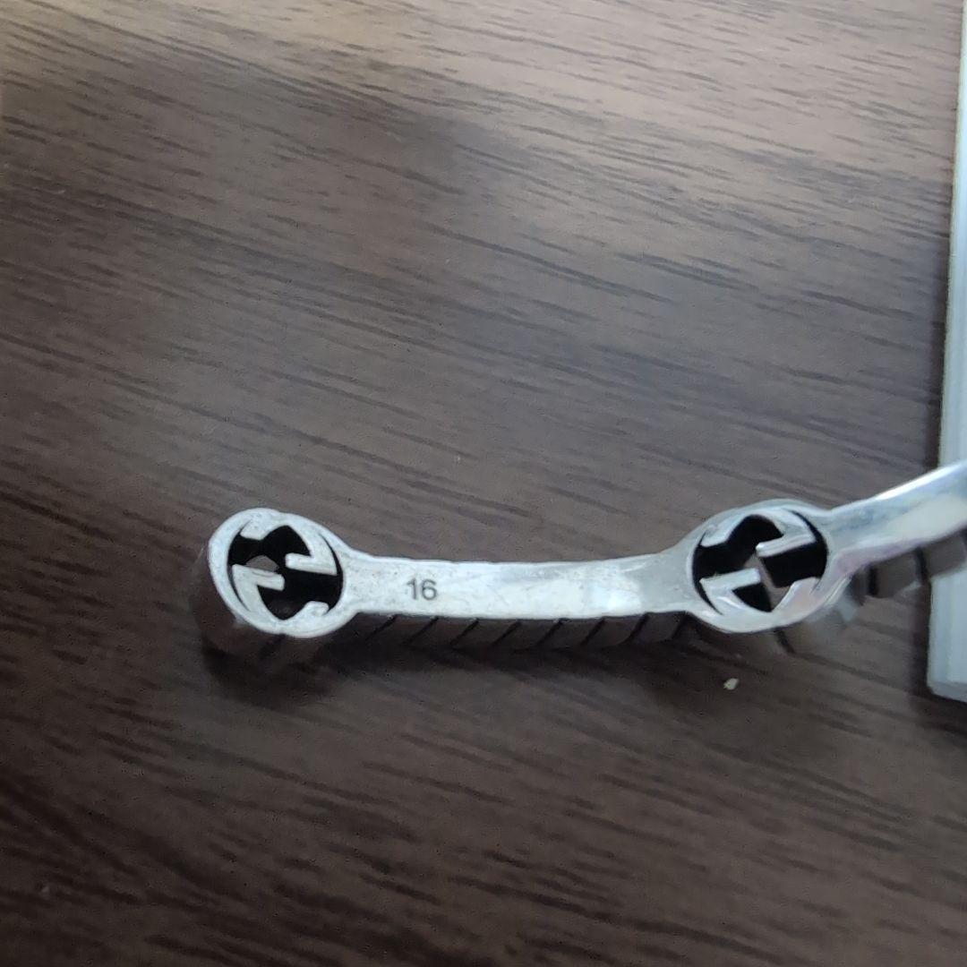 GUCCI シルバーバングル インターロッキングG