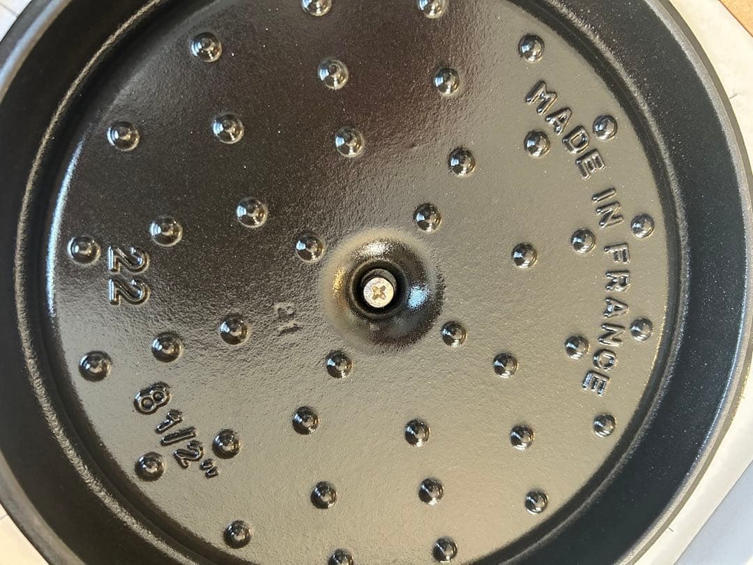 【新品】staub 22cm 黒